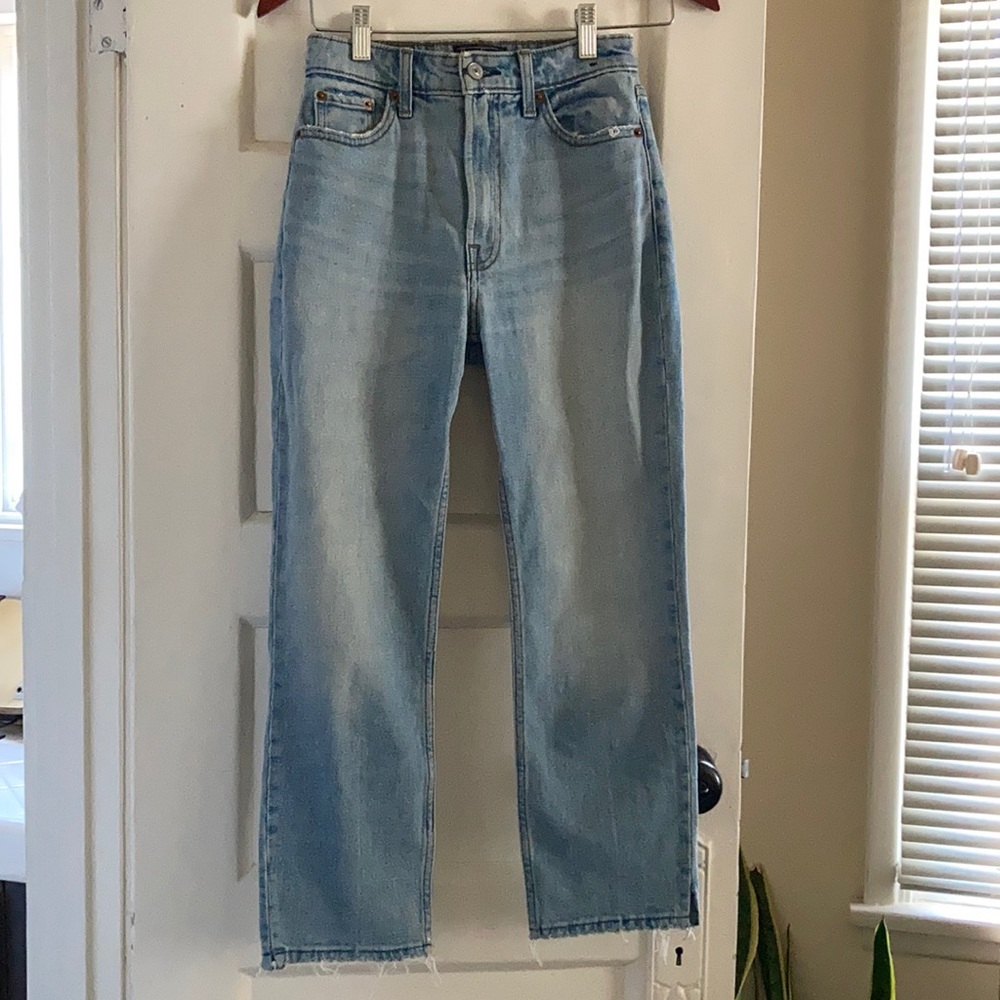 Abercrombie & Fitch High Rise Ankle Straight Jeans